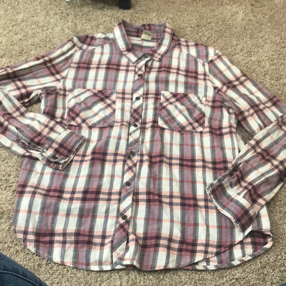 Pink/ gray/ white/ peach plaid top 😍
